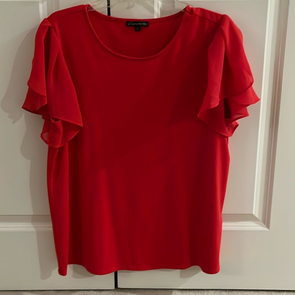 Fluttery sleeve pink blouse